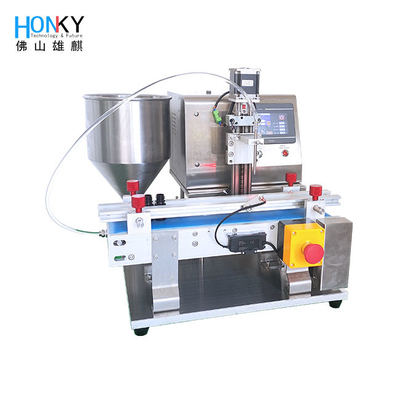 Batch kecil menggunakan Desktop Conveyor Whiten Cream Bottle Filling Machine Dengan High Precision Ceramic Piston Pump Untuk Kemasan Kosmetik